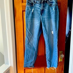 Ladies Old Navy jeans. Worn once.